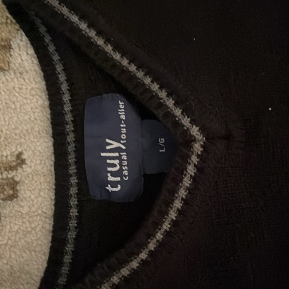 Black sweater vest - Picture 2 of 4